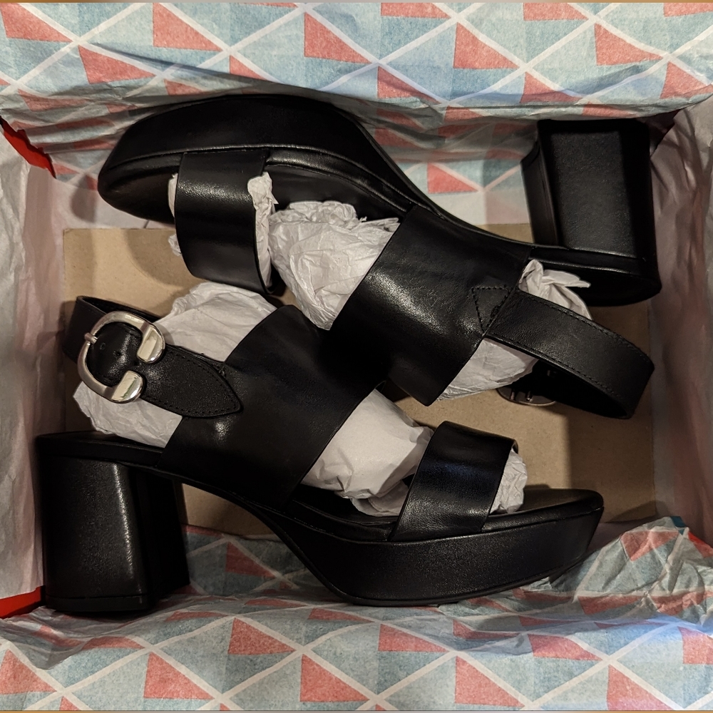 Aerosoles Camera Size 8 Black Sandals